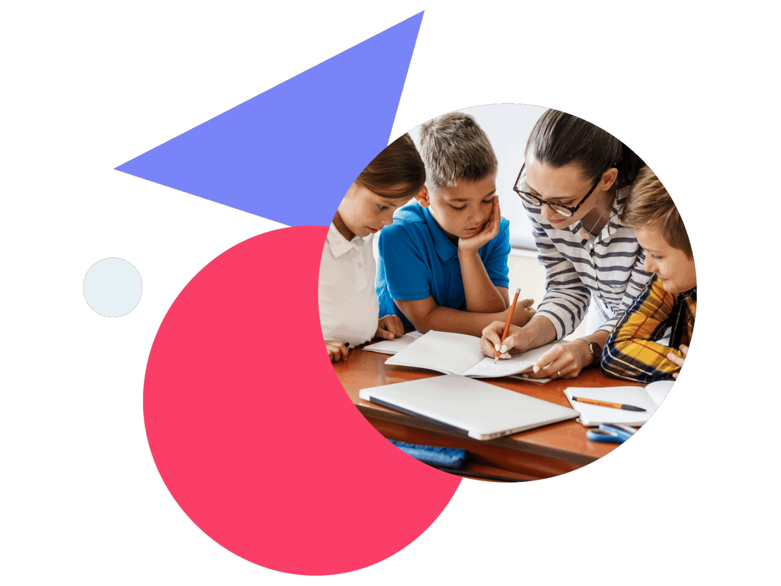 Registeropleidingen-leerkracht-vrouw-uitleg-aan-kinderen